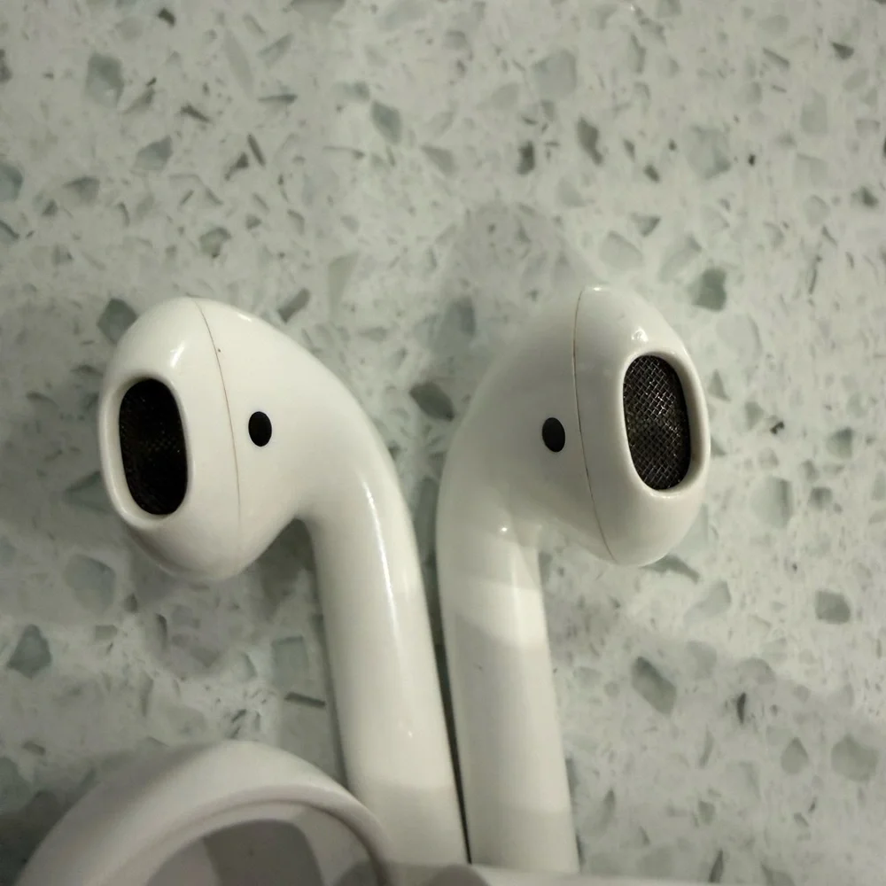 Sleek Wireless Earbuds with Charging Case - White